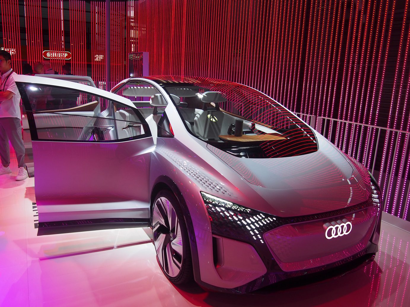 Štýlový model Audi so zabudovaným inteligentným asistentom